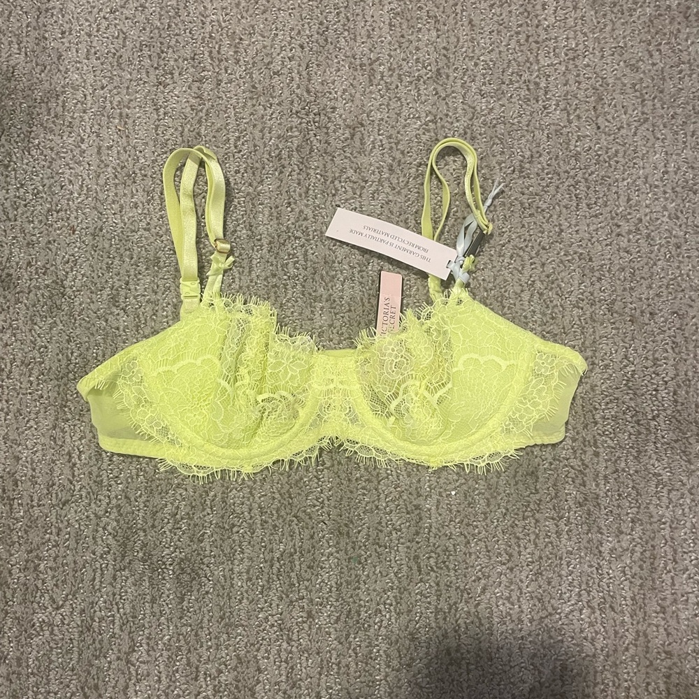 32A BRAND NEW WITH TAGS Victoria’s Secret yellow bralette